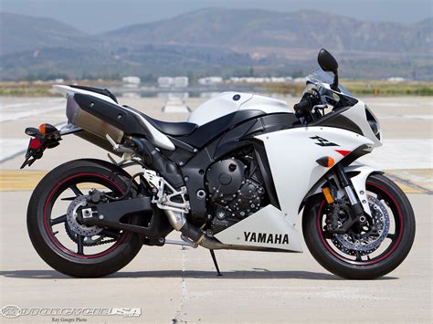 This is why you should, too: 2010 Yamaha YZF-R1 Street Smackdown Photos - Motorcycle USA