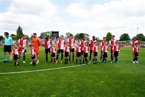 Wedstrijdmascottes Feyenoord Fc Kopenhagen Kameraadjes