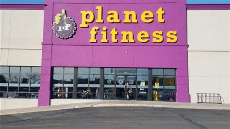 Planet fitness offers two types of planet fitness memberships: Gym in Wichita (New Leaf), KS | 2021 N Amidon Ave | Planet ...