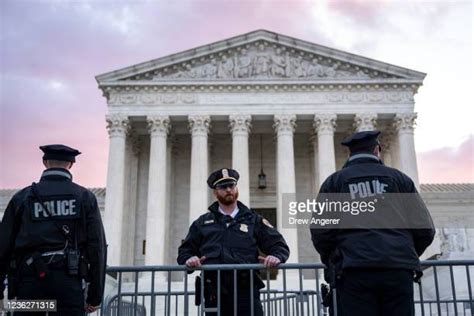 Supreme Court Police Photos And Premium High Res Pictures Getty Images