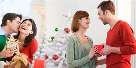 Online gift for girlfriend in india. 6 Romantic Christmas Gift ideas for Girlfriend | Funky ...
