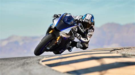 Finde 15 angebote für yamaha r1 schwarz zu bestpreisen, die günstigsten motorräder ab € 2.700. Rumores de una nueva Yamaha YZF-R1 para 2021 - El Garage Tv
