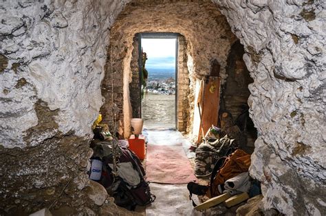 Would You Live Like This Meet Spains Nomadic Cave Gypsies Expert