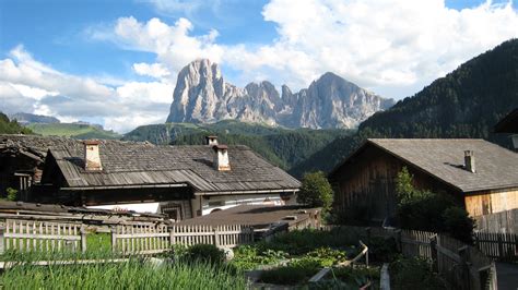 Jul 26, 2019 · a pioneering super tuscan, sassicaia is one of italy's most prestigious wines. San Giacomo - St. Jakob, Val Gardena, Italy