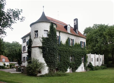 2 familienhaus mit südgarten und garage:gesucht und wertbeständig präsentiert sich dieses schöne objekt in begehrter wohnlage im dorf rauxel.die. Das Haus Goldschmieding in Castrop-Rauxel | Infos zum Haus ...