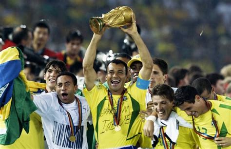 فيما يلي قوائم الأحداث التي وقعت خلال عام 2002 في البرازيل. مونديال 2002.. البرازيل تحصد لقبها الخامس.. وكافو يحقق ...