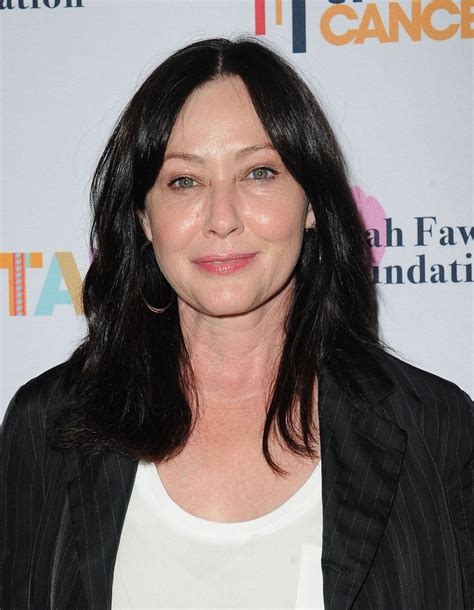 Her father worked in a bank, while her mother owned a beauty parlor. « Je suis pétrifiée » : Shannen Doherty annonce que son ...