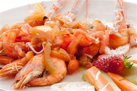 I sedani rigati con gamberi alla catalana sono un primo piatto a base di gamberi, pomodorini e cipolla rossa. Catalana di crostacei: consigli per non sbagliare ...