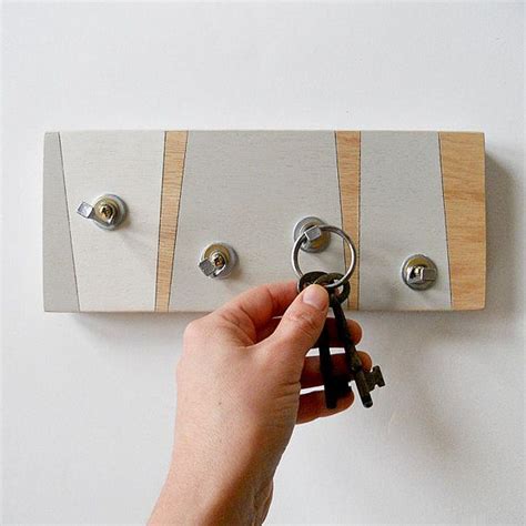 Log slice with 3 metal hooks for coats, hats, scarves etc. KEY HOOK GEOMETRIC: Modern Linear Design Key Rack Hooks ...