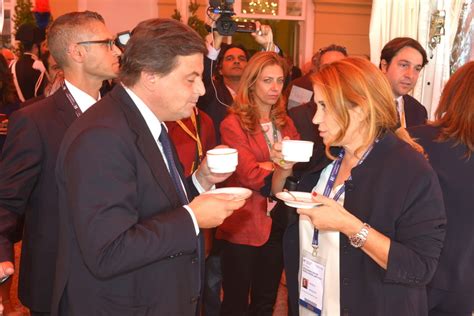 Editorial de la universidad nacional de rosario, 2014. Carlo Calenda è Formica dell'anno 2016. Le foto più ...