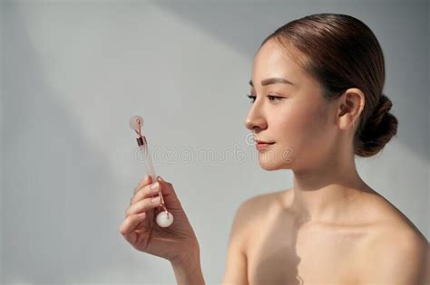 Beautiful Woman Getting Massage Face Using Roller Massage Stock Image Image Of Beauty People