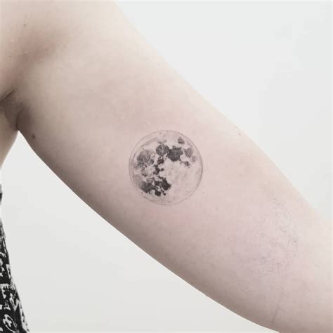 Simple Full Moon Tattoos Kingmeme
