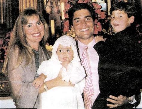 Chayanne y su mujer forman una de las parejas más estables del mundo del espectáculo. Ella es la misteriosa esposa e hijos de Chayanne | En Pareja