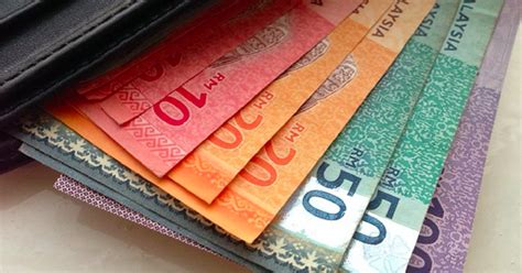 Mari saya kongsikan beberapa cara menyimpan duit untuk membantu golongan yang sering gagal untuk teknik ini, kita perlu membuka dua akaun; 10 Cara Simpan Duit Gaji RM 2,000 (Panduan Mudah) - iLabur