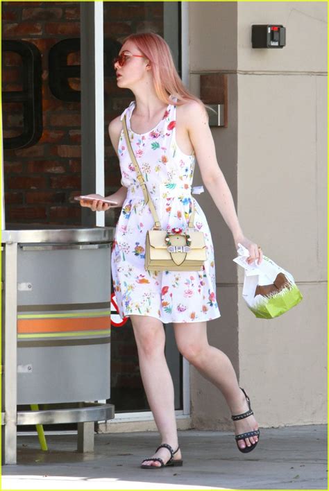 Elle Fanning Debuts New Pink Hair Color Photo 3704838 Elle Fanning Photos Just Jared