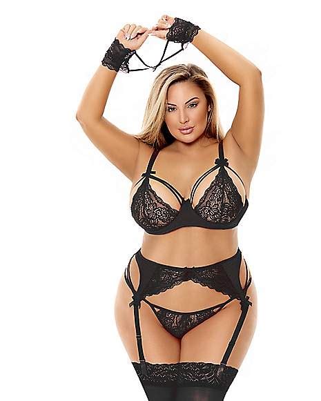 Plus Size Black Lace Strappy Bra And G String Panties Set With Wrist