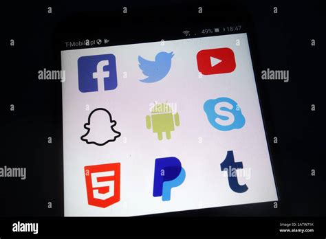 Social Media Logos Hi Res Stock Photography And Images Alamy
