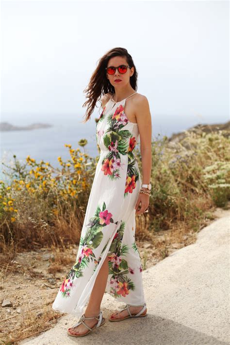 Dall'abito leggero estivo a fiori a quello di cotone senza maniche che ricorda un prendisole, dal maxi dress largo e svolazzante al più elegante in tulle e seta. Vacanze Mykonos: l'esperienza Pinktrotters, un viaggio per ...