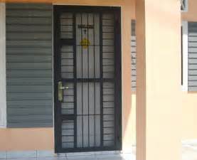 Baik dari tindak kriminalitas seperti pencurian, pembobolan, perampokan, dan sebagainya. Pintu Teralis Besi Minimalis - Jendela Rumah (2251)