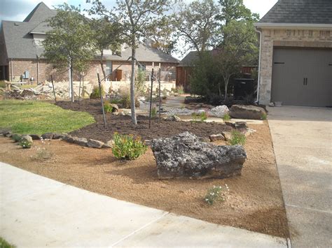 Front Yard Landscape Xeriscape Theme With Decomposed Granite Mulch