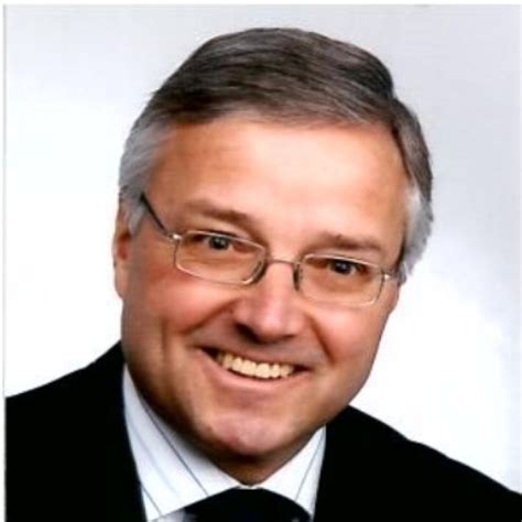 Von altersvorsorge über girokonto bis versicherung: Manfred Sostmann - Leiter Firmenkunden Gebiet Süd - Ost ...