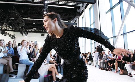 Bella Hadid Fell On Runway At Nyfw 2016 