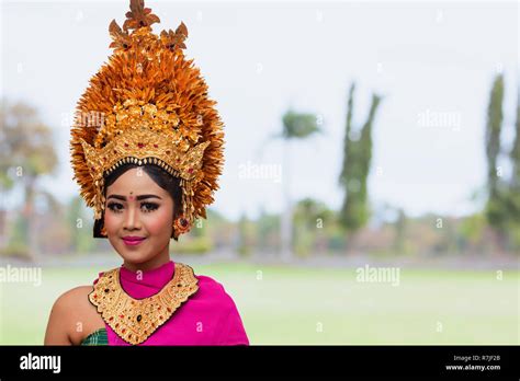 Gold Balinese Headdress Hi Res Stock Photography And Images Alamy