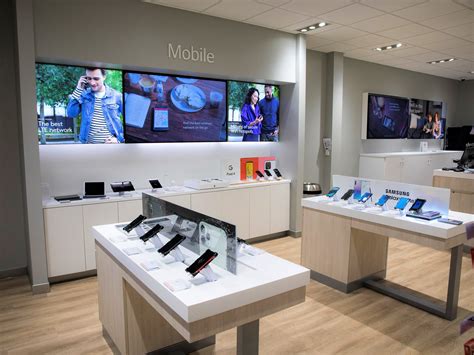 Comcast Unveils First Interactive Xfinity Retail Store in Warren County