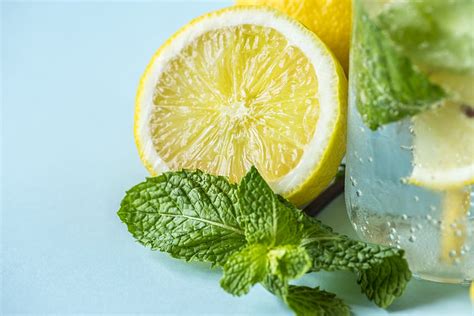 Unduh stok foto lemon di stok agen fotografi terbaik dengan jutaan stok foto, gambar dan lukisan premium berkualitas tinggi bebas royalti dengan harga yang wajar. Kumpulan Gambar Buah Lemon, Buah Segar dengan Beragam Manfaat