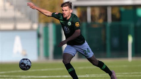 Sebastian alexander jung (born 22 june 1990) is a german footballer who last played as a right back for hannover 96 in the 2 sebastian jung. Sebastian Jung - Player profile 20/21 | Transfermarkt