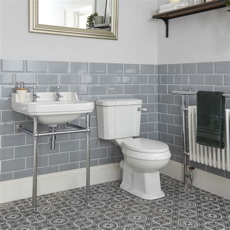 Milano Richmond Traditional Close Coupled Toilet And Washstand Basin Set