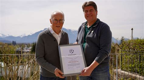 Franz Beckenbauer erhält Ehrenpreis 2022 Deutscher Fußball