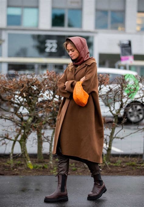 Depending on your whole style you can find boots from various materials (for i've prepared some fashion tips how to look fabulous wearing them and i'm sure you will combine them easily with clothes and accessories. How To Wear Platform Chelsea Boots For Women 2020 ...