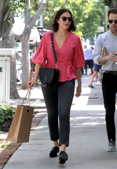 mandy moore in casual attire shopping in la 04 18 2019 celebrity street style mandy moore