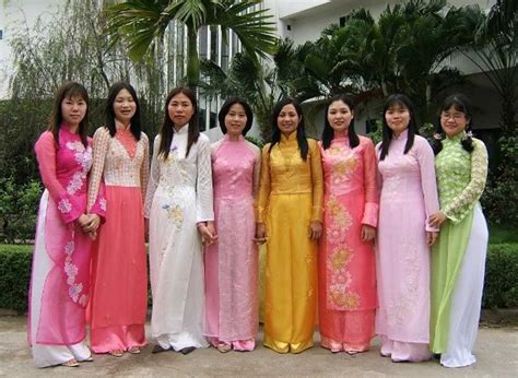 Vietnam Traditional Clothing