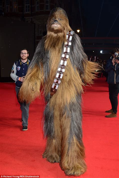 New Chewbacca Is Unmasked At Star Wars Last Jedi Premiere Daily Mail
