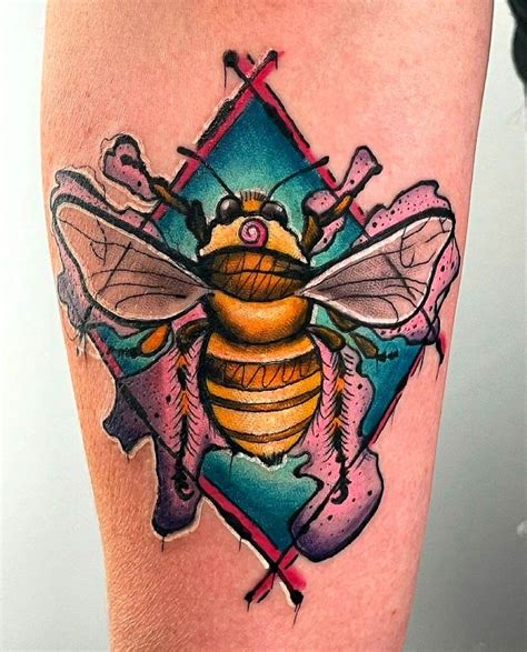 Vintage Bee Tattoos For A Timelessly Stylish Look — Certified Tattoo