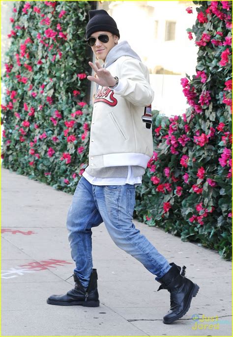 justin bieber was caught lookin fly while shopping photo 674295 photo gallery just jared jr