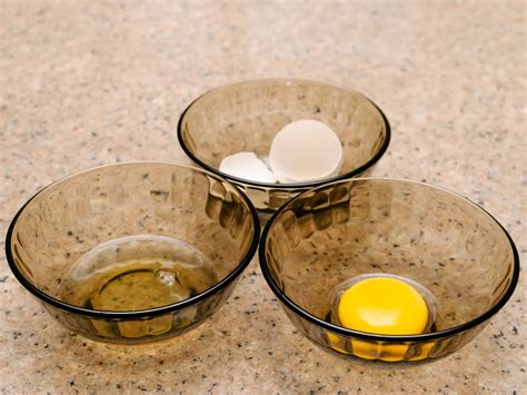 4 Ways to Separate an Egg - wikiHow