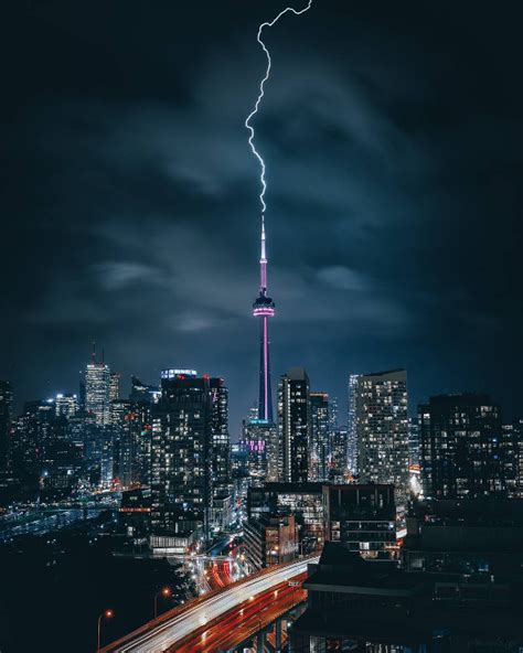 17 Dazzling Photos Of Toronto At Night