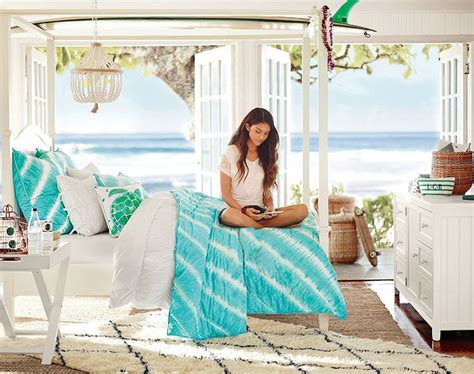 Briefly, beach theme can be a great choice for girls' bedrooms because it can create a fresh and relaxed look. 50+ Beach Decor Ideas For Teen Bedroom - Kawaii Interior