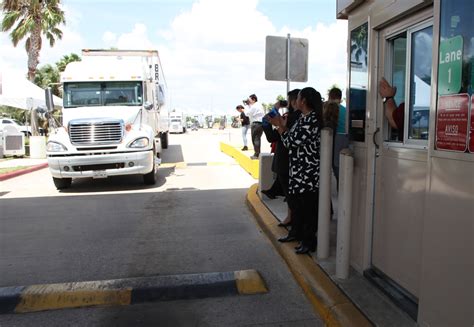 Inicia Tráfico De Camiones Hacia México En El Puente Internacional