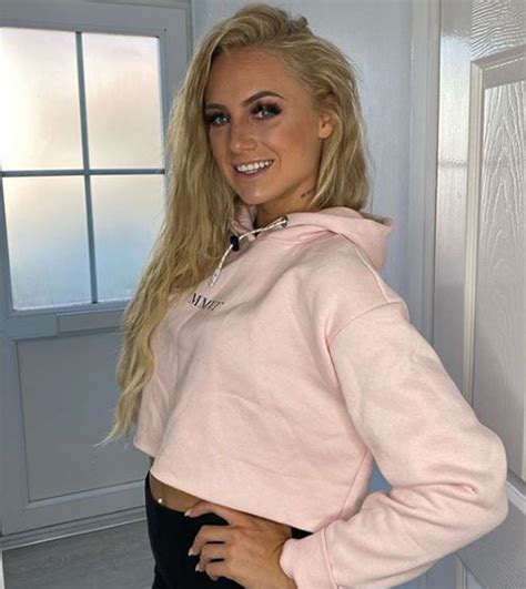 Alisha lehmann (20) hat ihren vertrag bei west ham united in der englischen premier league «das team ist wie eine familie, ich bin sehr glücklich bei west ham». La guapa futbolista del West Ham que te cautivará ...