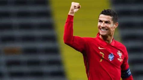 cristiano ronaldo becomes first person to reach 300m followers on instagram ghpage