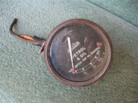 The fineness of knitted fabric: Land Rover 80 Series 1 Jaeger Fuel / Oil gauge