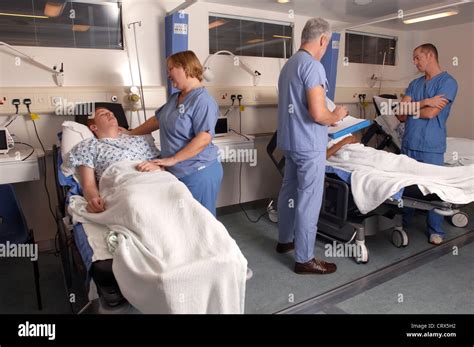 Doctors Rounds Hospital Hi Res Stock Photography And Images Alamy