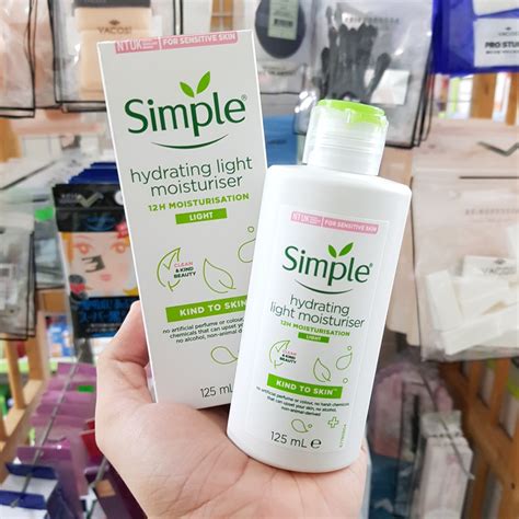 Kem Dưỡng Ẩm Simple Kind To Skin Hydrating Light Moisturiser 125ml