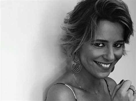 How to say leonor poeiras in english? A minha mãe teve cinco filhos. Eu tenho um. Por Leonor ...