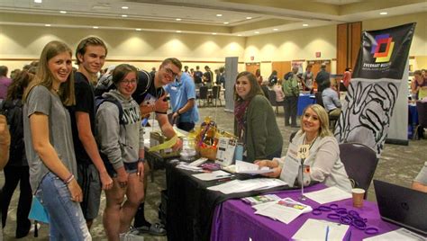 Hundreds Of Students Participate In Volunteer Fair Royal News August