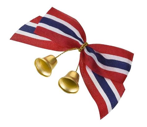 With the liberation of norway on the 8th of may 1945 the flag became an even more important and strong symbol for norway's freedom and #17th of may #17 mai #norge #norway #fact #information. 17. mai sløyfe med bjeller | Sprell - veldig fine leker og ...